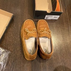 Size 9 men’s Ugg slippers